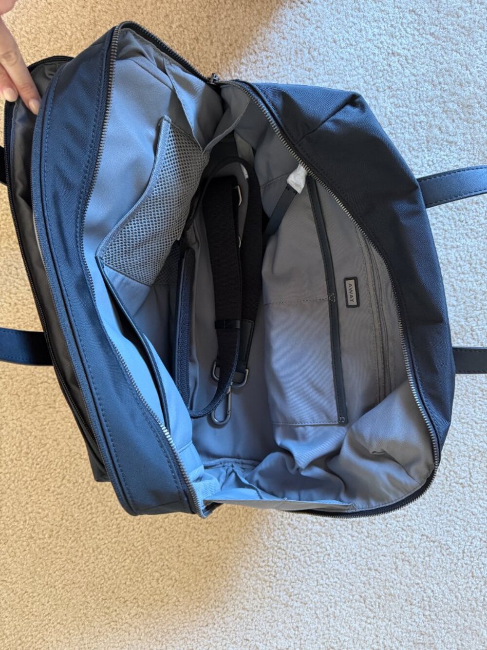 The Everywhere Bag in Jet Black - Picture 6 of 9